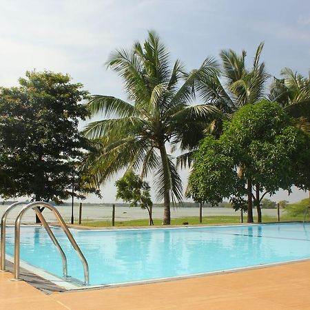 Wila Safari Hotel Tissamaharama Exterior photo