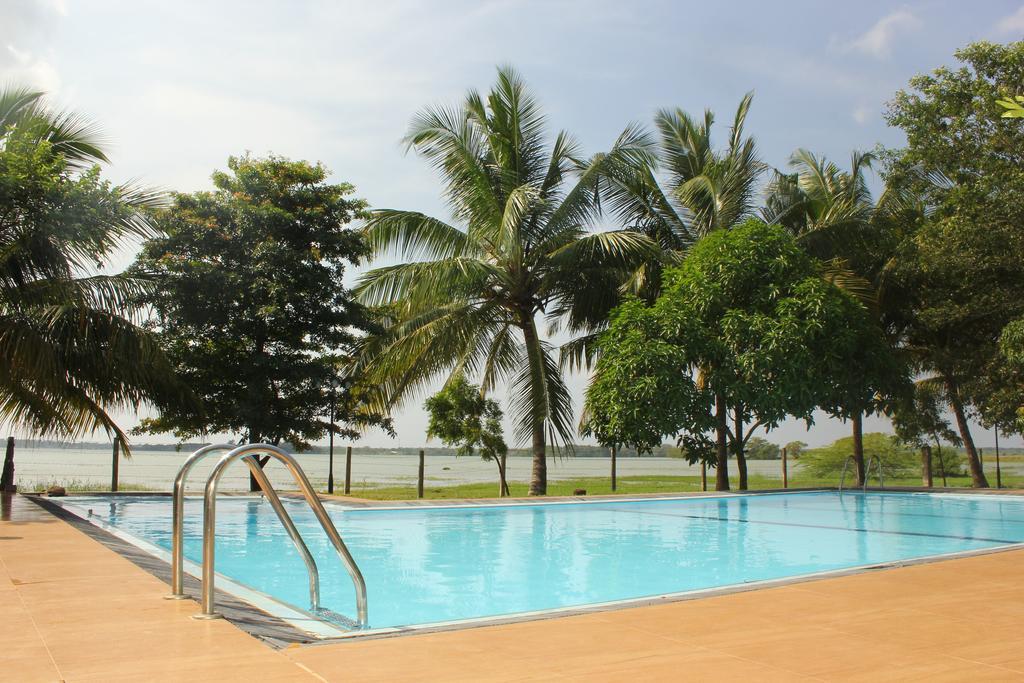 Wila Safari Hotel Tissamaharama Exterior photo
