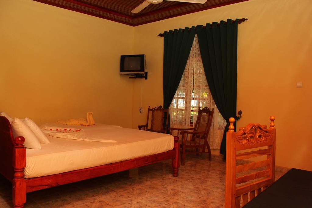 Wila Safari Hotel Tissamaharama Room photo